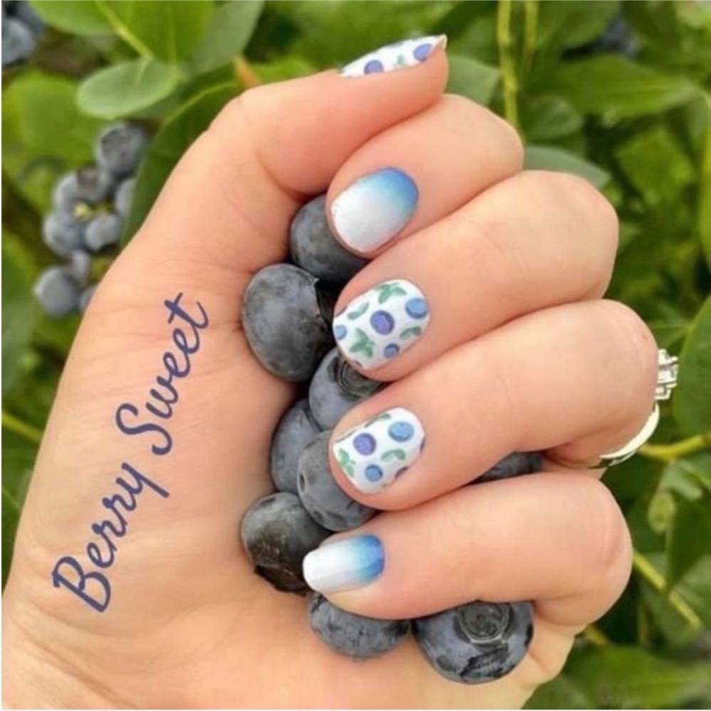 *Retired* Color Street: Berry Sweet | Pastel Blue Summer Spring Gradient Pale - Picture 5 of 11
